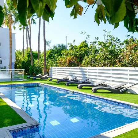 Rio Gardens Apartment 2*