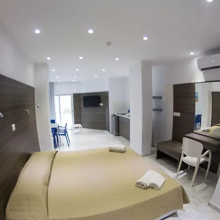 Rio Gardens Apartment 2*
