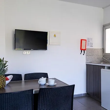 Rio Gardens Apartment 2*
